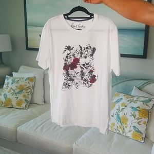 Robert Graham White round neck short Sleeve T. Shirt Scull & Roses L and XL